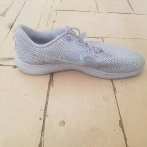 Nike womens shoes size 10 Training Flex TR8 gray